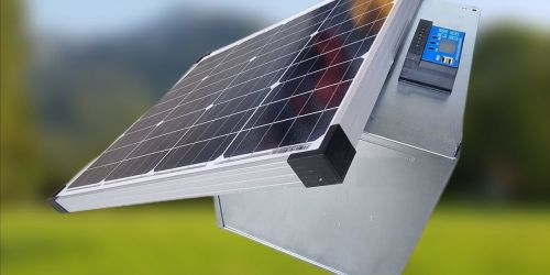 50 W Solarpanel mit Laderegler + Gerätebox für Weidezaungerät
